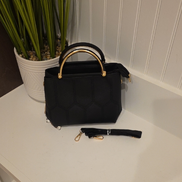 Elegant Black Handbag with Gold Accents - Picture 3 of 6